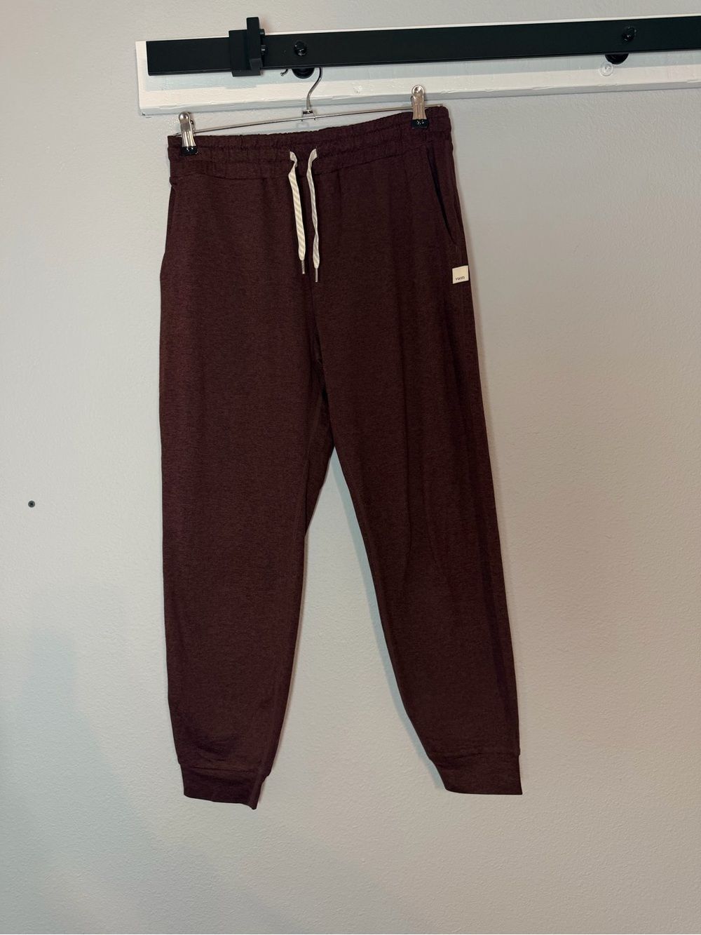 Vuori Women's Performance Jogger Pants Small Burgundy Red Cropped - Picture 2 of 11